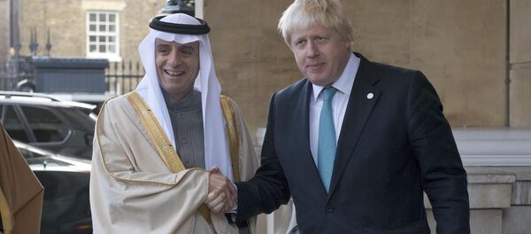وزيرا الخارجية البريطانية بوريس جونسون والسعودي عادل الجبير - سبوتنيك عربي