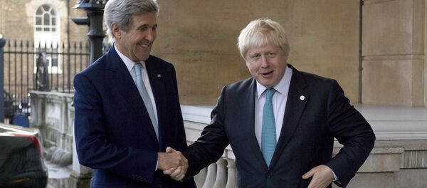 وزيرا الخارجية البريطاني بوريس جونسون والأمريكي جون كيري وزيرا الخارجية البريطاني بوريس جونسون والأمريكي جون كيري - سبوتنيك عربي