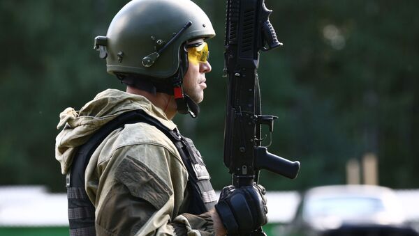 مشاركة أفراد القوات الخاصة الروسية في بطولة الرماية بالسلاح الخفيف في موردوفيا - سبوتنيك عربي