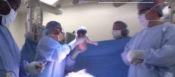 أطباء في مركز متخصص بالأطفال بتكساس - سبوتنيك عربي