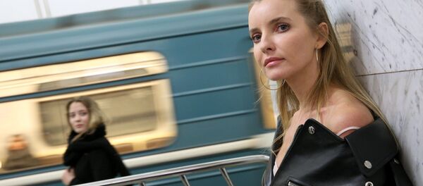 تحولت محطة مترو أنفاق دوستويفسكي بالعاصمة موسكو إلى منصة لعرض مجموعة أزياء للمصمم الروسي ألكسندر تيريخوف. تحولت محطة مترو أنفاق دوستويفسكي بالعاصمة موسكو إلى منصة لعرض مجموعة أزياء للمصمم الروسي ألكسندر تيريخوف. - سبوتنيك عربي