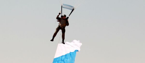 رفع العلم الروسى فى السماء المصرية خلال مناورات حماه الصداقة - سبوتنيك عربي