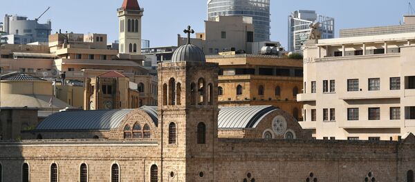  مشهد يطل على الكاتدرائية الأرثوذكسية اليونانية سانت جورج بساحة ليتوال (النجمة) في مدينة بيروت - سبوتنيك عربي