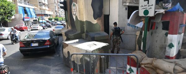 موقع تفتيش في أحد شوارع مدينة بيروت موقع تفتيش في أحد شوارع مدينة بيروت - سبوتنيك عربي