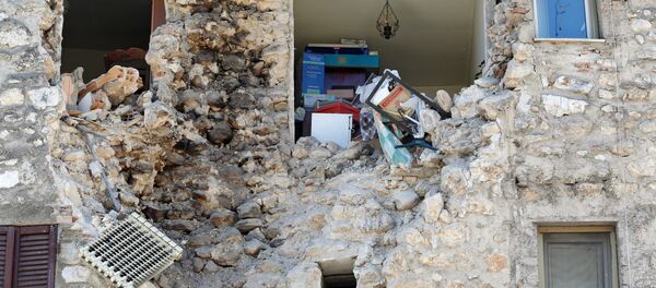 ركام منزل بعد زلزال ضرب مدينة نورسيا، إيطاليا 30 أكتوبر/ تشرين الأول 2016 ركام منزل بعد زلزال ضرب مدينة نورسيا، إيطاليا 30 أكتوبر/ تشرين الأول 2016 - سبوتنيك عربي