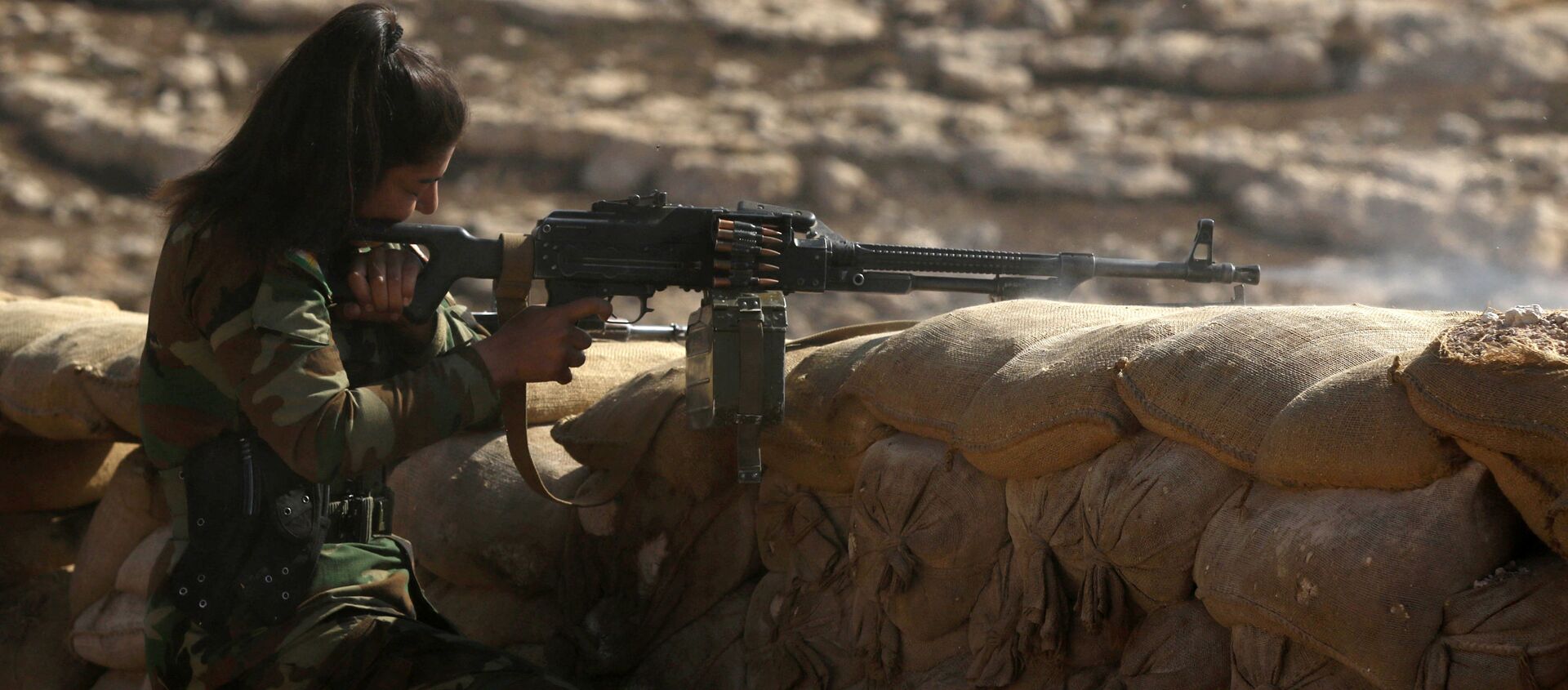 الكتيبة الكردية الإيرانية للنساء خلال مواجتهن لتنظيم داعش في محيط مدينة الموصل بالعراق - سبوتنيك عربي, 1920, 16.04.2021