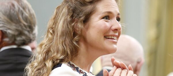 السيدة الأولى صوفي غريغوار، زوجة رئيس الوزراء الكندي جاستن ترودو، 2015 السيدة الأولى صوفي غريغوار، زوجة رئيس الوزراء الكندي جاستن ترودو، 2015 - سبوتنيك عربي