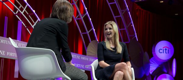 إيفانكا ترامب خلال مقابلة حول ترشيح أبيها للانتخابات الرئاسية، على الهواء مباشرة في واشنطن، 14 أكتوبر/ تشرين الأول 2015 - سبوتنيك عربي