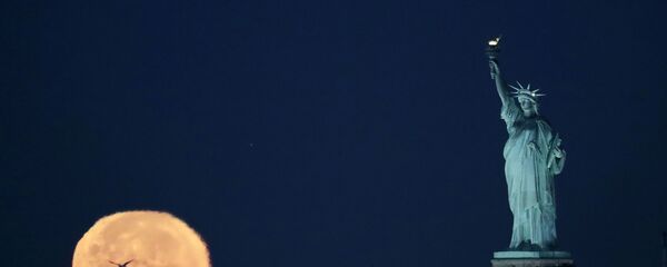 القمر العملاق في الولايات المتحدة الامريكية القمر العملاق في الولايات المتحدة الامريكية - سبوتنيك عربي