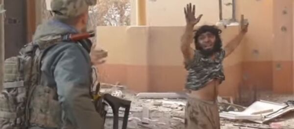 لحظة إلقاء القبض على داعشي - سبوتنيك عربي