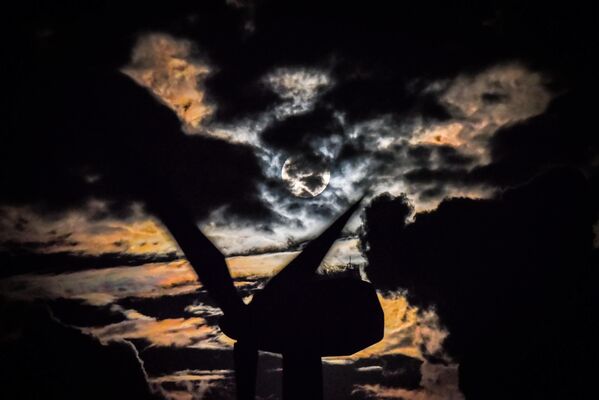 القمر العملاق في اسبانيا،  14 نوفمبر/ تشرين الثاني 2016 - سبوتنيك عربي