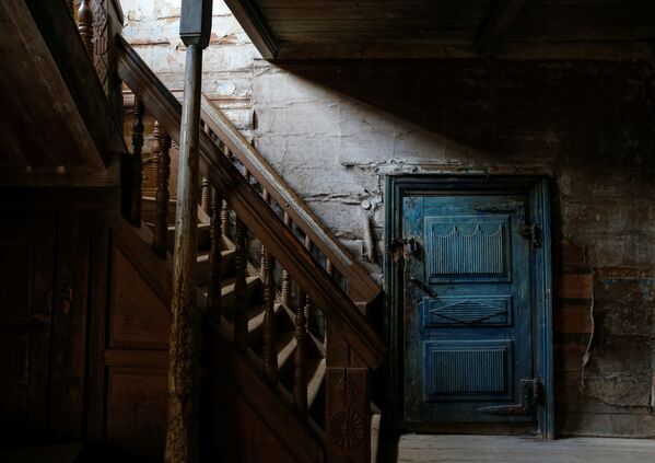 صورة لجزء من واجهة منزل في قرية تشيريفكوفو بمقاطعة أرخانغلسك، روسيا 12 يوليو/ تموز 2016. - سبوتنيك عربي