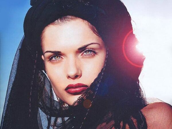 آنا أذاروفا - سبوتنيك عربي