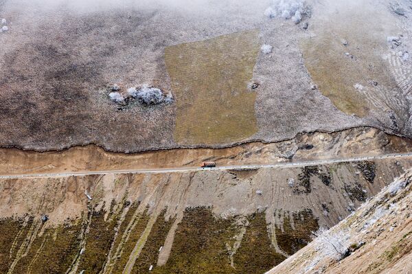 مشهد لطريق فيدينو-بوتليخ الجبلي قرب بحيرة كيزينوي-آم - سبوتنيك عربي
