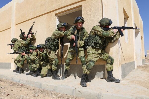 الجنود الروس خلال المناورات مع مصر عن قرب - سبوتنيك عربي