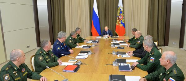 الرئيس بوتين يجتمع مع أركان وزارة الدفاع الروسية ومجمع الصناعات العسكرية - سبوتنيك عربي