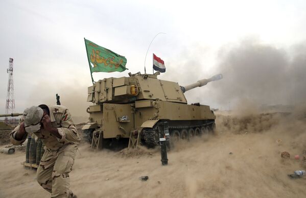 القوات العراقية في قرية علي راش تقوم بتوجيه ضربات نحو مواقع تنظيم داعش في الموصل، العراق 15 نوفمبر/ تشرين الثاني 2016 - سبوتنيك عربي