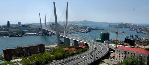 الجسر الذهبي فوق خليج القرن الذهبي في فلاديفوستوك. الجسر الذهبي فوق خليج القرن الذهبي في فلاديفوستوك. - سبوتنيك عربي