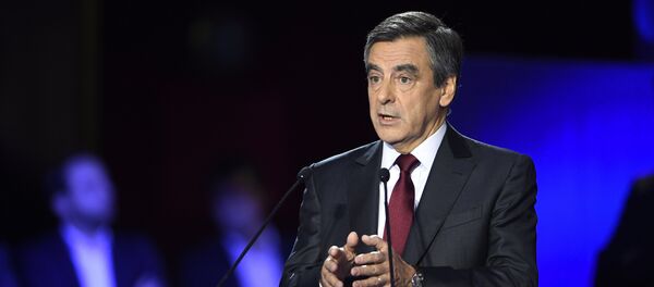 Former French prime minister and candidate for the right-wing Les Republicains (LR) party primaries ahead of the 2017 presidential election, Francois Fillon speaks during the second debate of the right-wing Les Republicains (LR) party primaries on November 3, 2016 at the salle Wagram venue in Paris. - سبوتنيك عربي