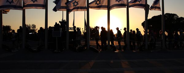 أعلام إسرائيل خارج مبنى الكنيست الإسرائيلي - سبوتنيك عربي