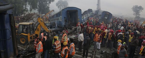 حادث تحطم قطار بعد عن خرج عن مسار السكة الحديدية في الهند، 21 نوفمبر/ تشرين الثاني 2016 - سبوتنيك عربي