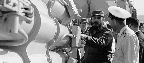 كاسترو على متن سفينة حربية روسية كاسترو على متن سفينة حربية روسية - سبوتنيك عربي