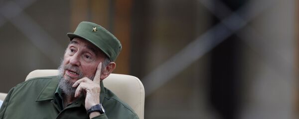 الزعيم الكوبي فيدل كاسترو أثناء إلقاء خطاب بمناسبة الذكرى الـ 50 لتأسيس لجنة الدفاع عن الثورة الكوبية في هافانا، كوبا 28 سبتمبر/ أيلول 2016 - سبوتنيك عربي