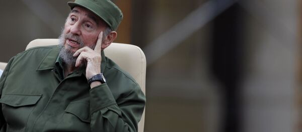 الزعيم الكوبي فيدل كاسترو أثناء إلقاء خطاب بمناسبة الذكرى الـ 50 لتأسيس لجنة الدفاع عن الثورة الكوبية في هافانا، كوبا 28 سبتمبر/ أيلول 2016 - سبوتنيك عربي