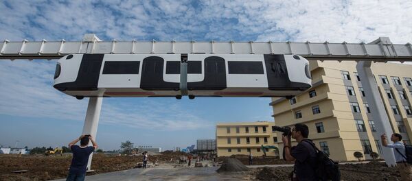 أول قطار معلق في العالم أول قطار معلق في العالم - سبوتنيك عربي