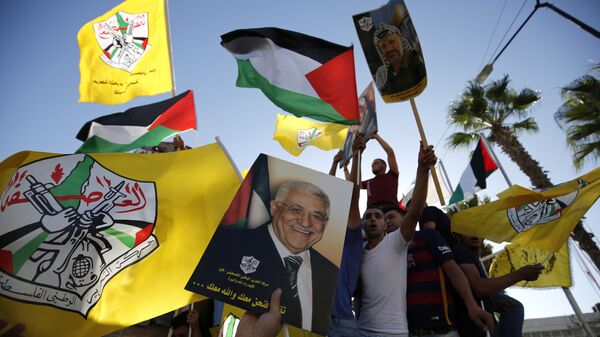 أنصار حركة فتح الفلسطينية برام الله - سبوتنيك عربي