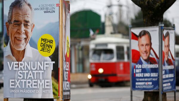 Presidential election campaign posters of far right Freedom Party (FPOe) presidential candidate Norbert Hofer and Alexander Van der Bellen, who is supported by the Greens, are seen in Vienna, Austria, December 1, 2016 Presidential election campaign posters of far right Freedom Party (FPOe) presidential candidate Norbert Hofer and Alexander Van der Bellen, who is supported by the Greens, are seen in Vienna, Austria, December 1, 2016 - سبوتنيك عربي