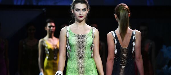 المشاركة ديانا لوكيانتشيكوفا (كورسك) في نهائي مسابقة اأجمل عارضة أزياء روسيا 2016 في فندق Korston Club Hotel في موسكو. - سبوتنيك عربي