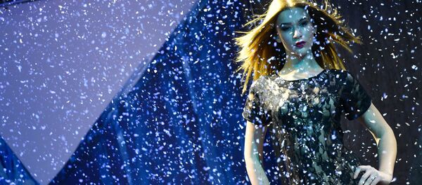 المشاركة آنّا غريبانوفا (ريازان) في نهائي مسابقة اأجمل عارضة أزياء روسيا 2016 في فندق Korston Club Hotel في موسكو. - سبوتنيك عربي