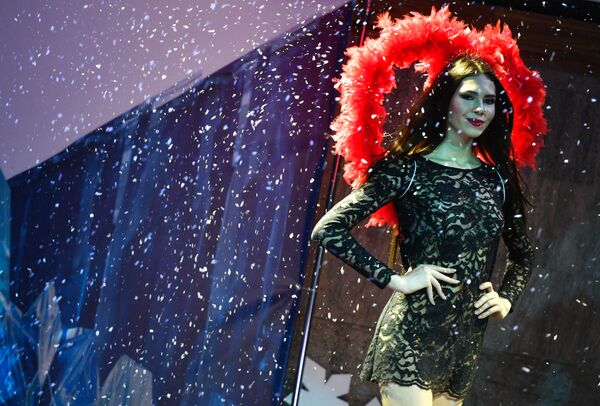 المشاركة آنّا غريبانوفا (من ماغينتوغورسك) في نهائي مسابقة أجمل عارضة أزياء في روسيا 2016 في فندق Korston Club Hotel في موسكو. - سبوتنيك عربي