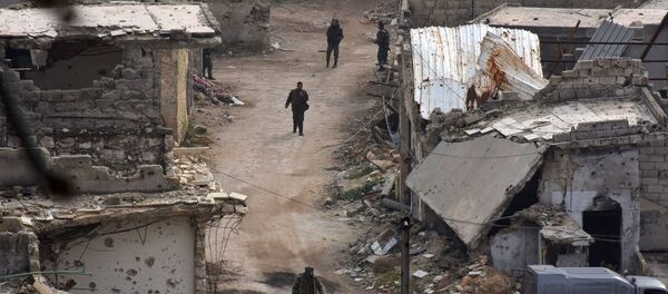 الجيش السوري يسيرون في شوارع كرم الجبل، في حلب الشرقية، 5 ديسمبر/ كانون الأول 2016 الجيش السوري يسيرون في شوارع كرم الجبل، في حلب الشرقية، 5 ديسمبر/ كانون الأول 2016 - سبوتنيك عربي