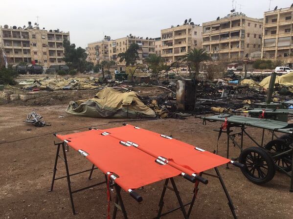 مشفى ميداني تابع لوزارة الدفاع الروسية في حلب بعد القصف الذي تعرض له يوم أمس الإثنين 6 ديمبر/ كانون الأول 2016 - سبوتنيك عربي