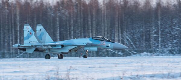 قاذفات سو- 35 اس الجديدة تصل المطار العسكري في كاريليا - سبوتنيك عربي