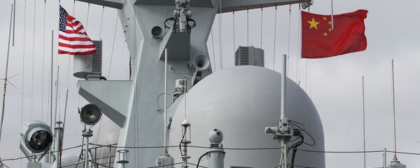 علما الصين والولايات المتحدة يرفرفان على فرقاطة يانتشينغ في سان دييغة بكاليفورنيا، الولايات المتحدة 6 ديسمبر/ كانون الأول 2016 علما الصين والولايات المتحدة يرفرفان على فرقاطة يانتشينغ في سان دييغة بكاليفورنيا، الولايات المتحدة 6 ديسمبر/ كانون الأول 2016 - سبوتنيك عربي