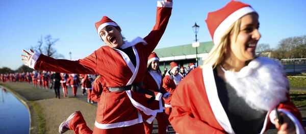 2000 أشخاص ارتدوا زي بابا نويل وشاركوا في مسيرة لندن سانتا كلاوز، 3 ديسمبر/ كانون الأول 2016 2000 أشخاص ارتدوا زي بابا نويل وشاركوا في مسيرة لندن سانتا كلاوز، 3 ديسمبر/ كانون الأول 2016 - سبوتنيك عربي