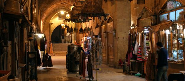 الناس في سوق خان الشونة في المدينة القديمة في حلب، 2009 - سبوتنيك عربي