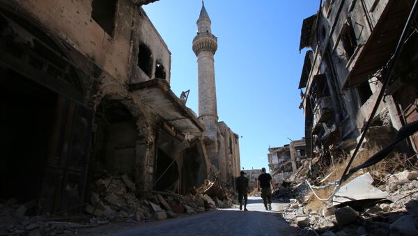 الجيش السوري يدخل الاسواق المدمرة في مركز مدينة حلب التاريخي في 16 سبتمبر 2016. - سبوتنيك عربي