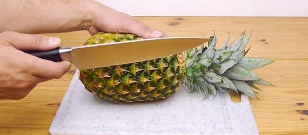 الطريقة الصحيحة لتقطيع الأناناس الطريقة الصحيحة لتقطيع الأناناس - سبوتنيك عربي