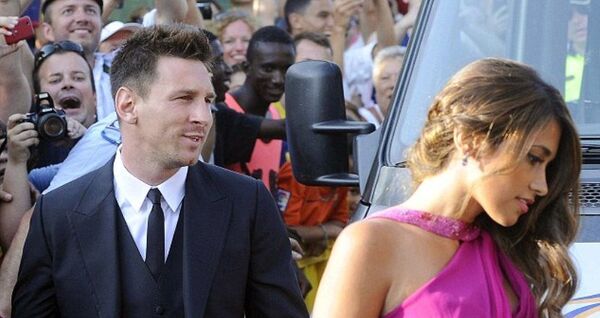 ميسي و صديقته ميسي و صديقته - سبوتنيك عربي