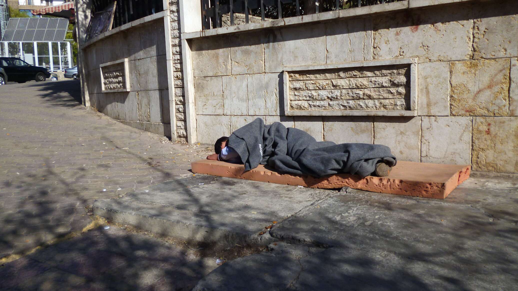 دولة أوروبية تواجه أزمة تشرد مع ارتفاع عدد وفيات الشوارع والأطفال المشردين