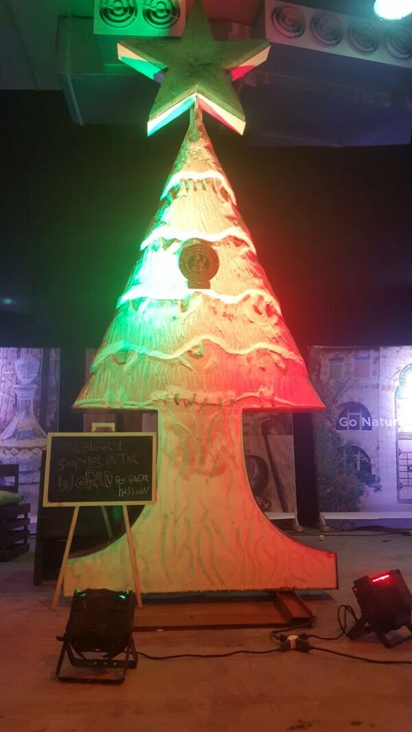 أكبر شجرة ميلادية فريدة من نوعها في لبنان - سبوتنيك عربي