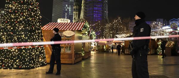 Police guard a Christmas market after a truck ran into the crowded Christmas market in Berlin, Germany. Police guard a Christmas market after a truck ran into the crowded Christmas market in Berlin, Germany. - سبوتنيك عربي