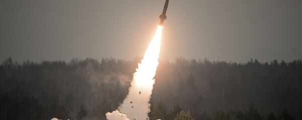 إطلاق صاروخ تاكتيكي توتشكا-أو بمنطقة لينينغراد بمناسبة يوم القوات الصاروخية والمدفعية إطلاق صاروخ تاكتيكي توتشكا-أو بمنطقة لينينغراد بمناسبة يوم القوات الصاروخية والمدفعية - سبوتنيك عربي