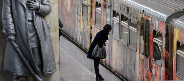 انطلاق قطار أكفاريل (ألوان مائية) بمترو أنفاق في موسكو انطلاق قطار أكفاريل (ألوان مائية) بمترو أنفاق في موسكو - سبوتنيك عربي