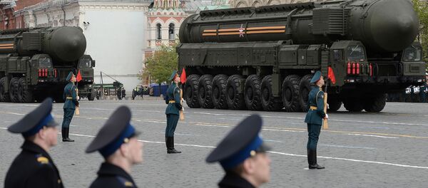مجمعات الصواريخ توبول-ام خلال بروفة العرض العسكري بيوم النصر في الساحة الحمراء في موسكو - سبوتنيك عربي