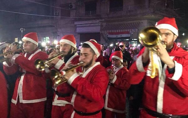 مظاهر من إحتفال حي العزيزية بحلب - سبوتنيك عربي